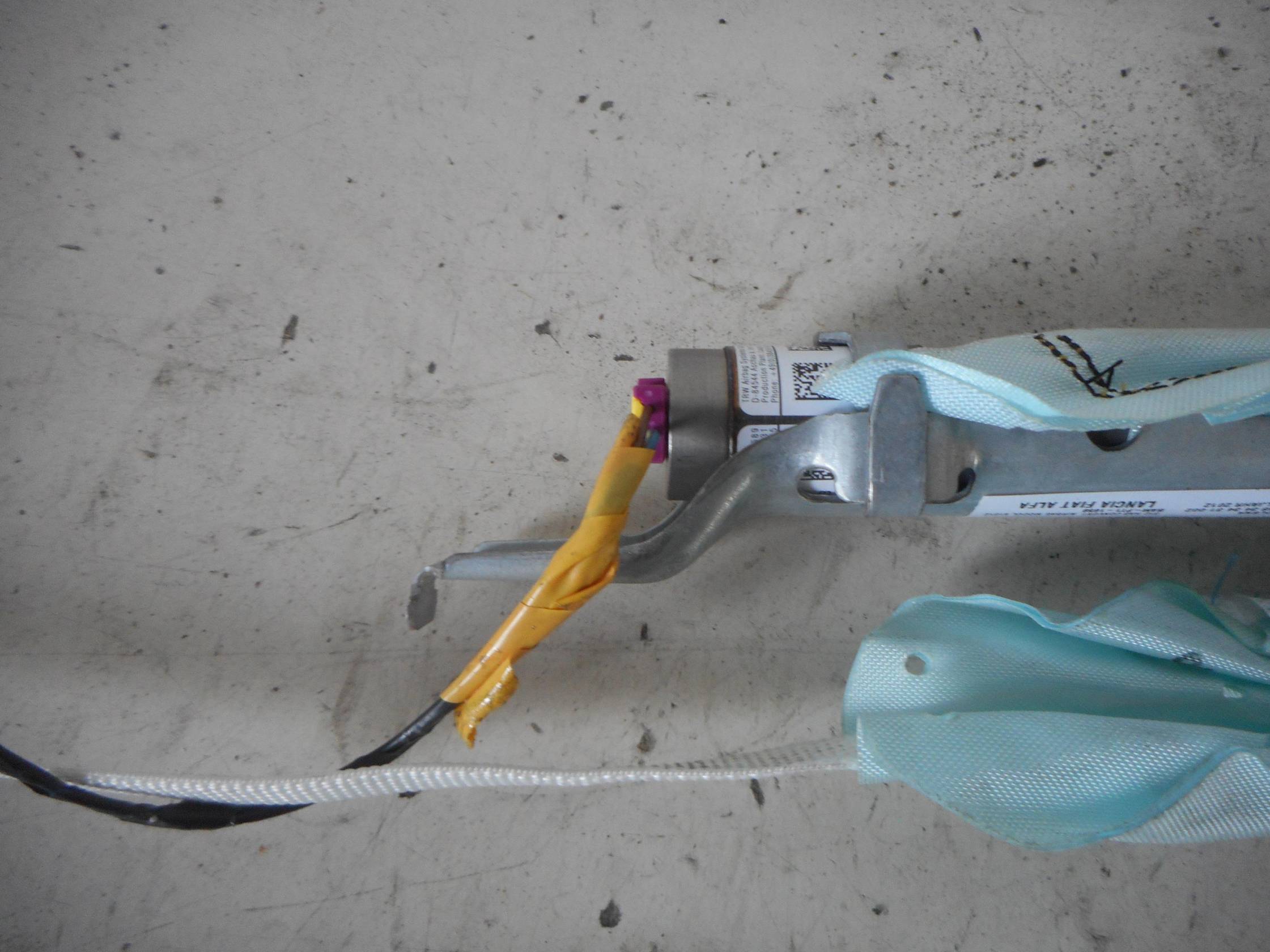 Dispositivo airbag a tendina sx.